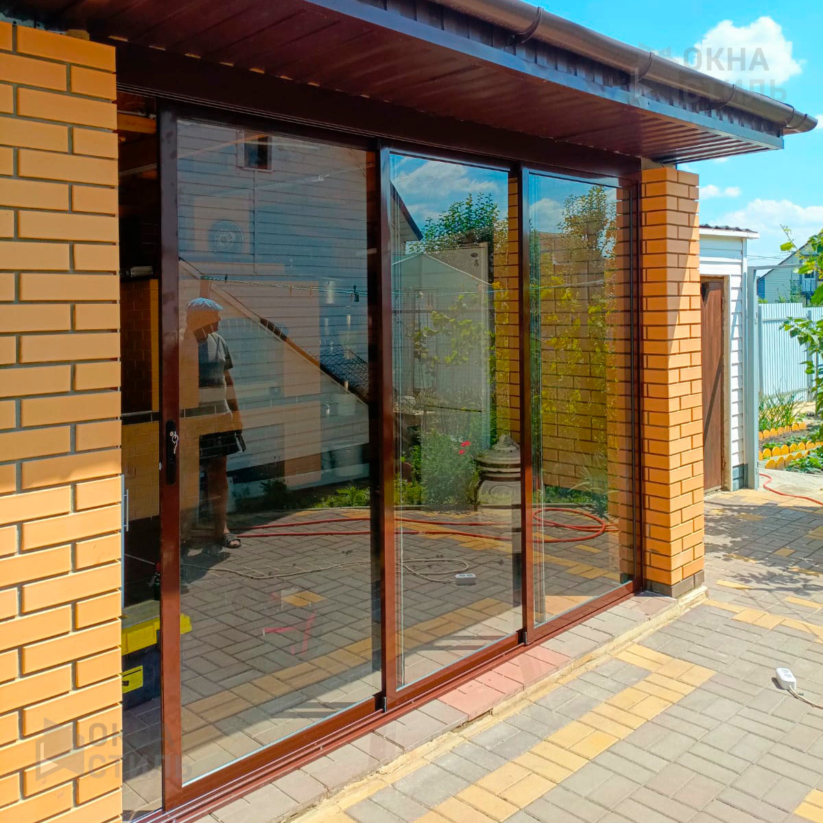 Раздвижное остекление беседки